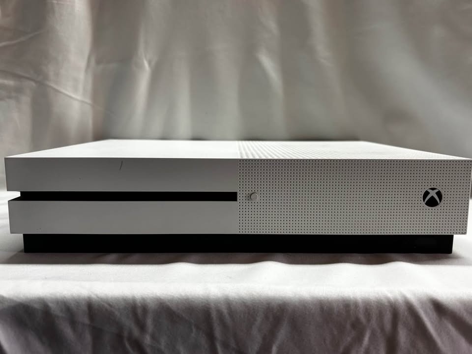 Microsoft Xbox One S Minecraft Favorites Bundle 500GB Game Console – White