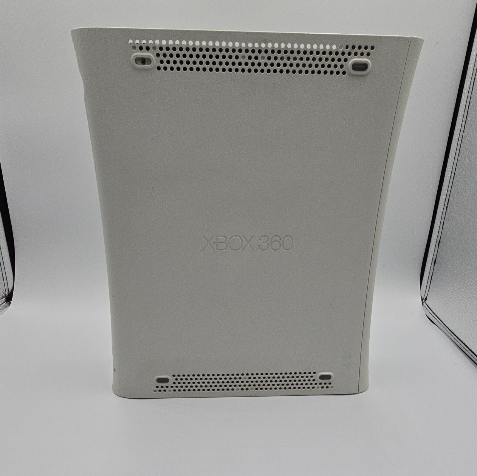 Microsoft Xbox 360 Console NXE White 512MB 1080p NTSC-U/C Dolby w/ AV Cables