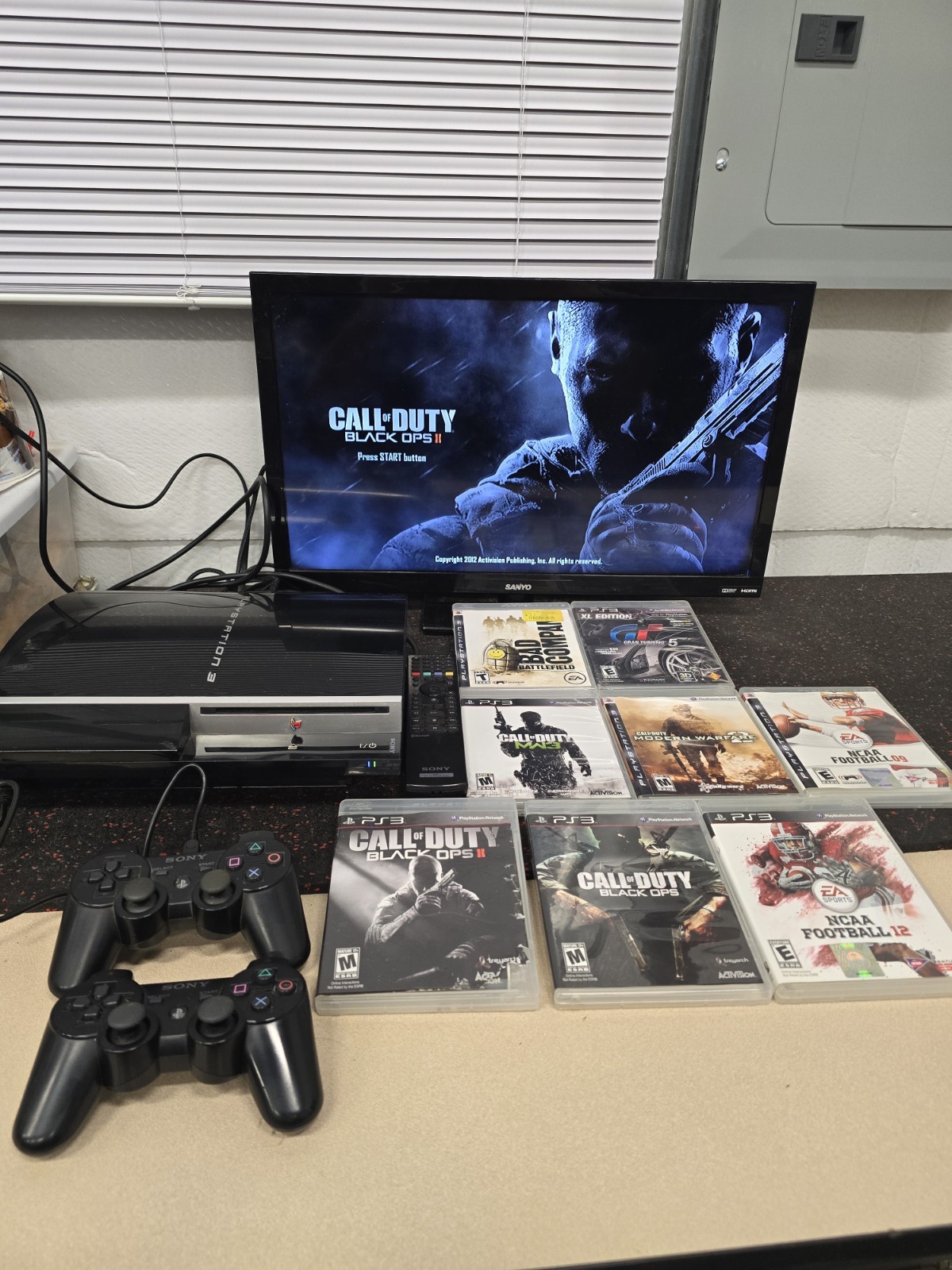 Sony PlayStation 3 PS3 CECHH01 40GB Console Bundle 2 Controllers 8 Games Tested