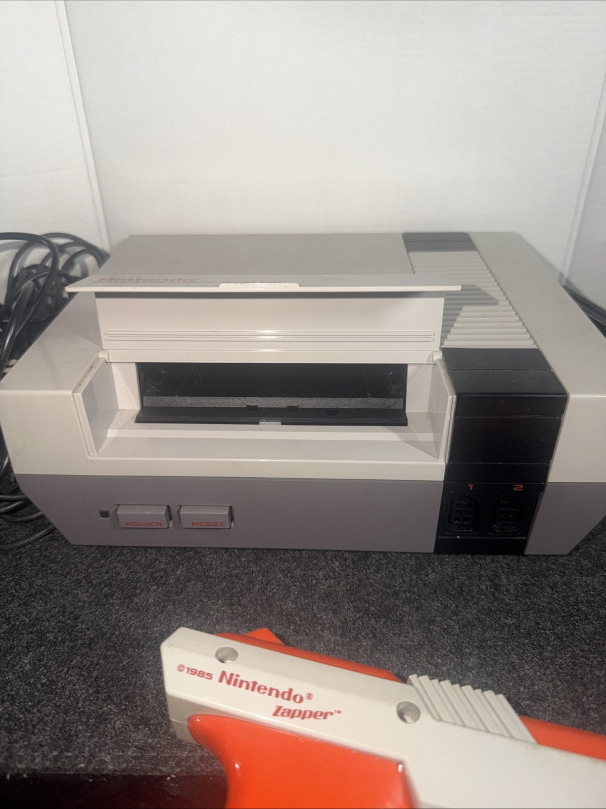 Nintendo NES Console Original TESTED Bundle W Games 3 controllers + Zapper .