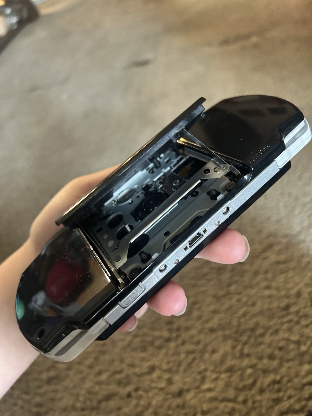 Sony PSP 2001 Black Powers On- Needs Battery