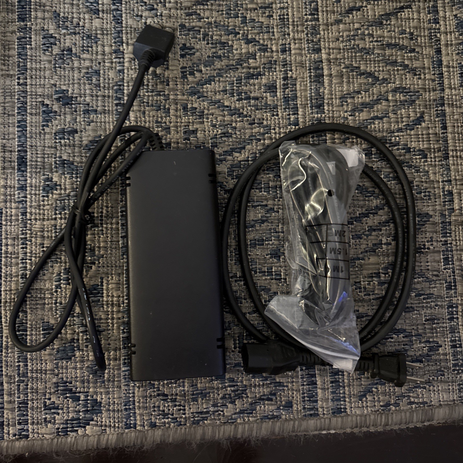 Microsoft Xbox 360 S 500GB + 1 Controller & Cables Tested Working