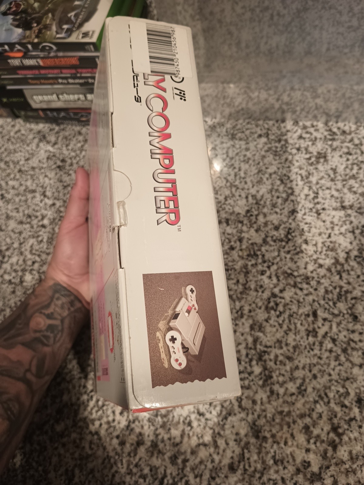 NEW Nintendo Famicom AV HVC-101 Console *GREAT BOX – COLLECTORS ITEM*