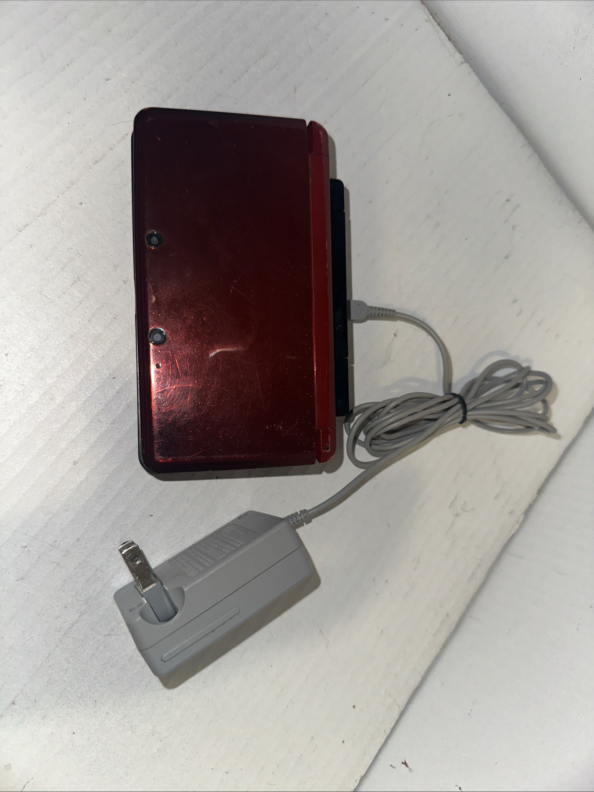 Flame Red Nintendo 3DS – CTR-S-USZ-C0, CTR-001 USA. Won’t power on.