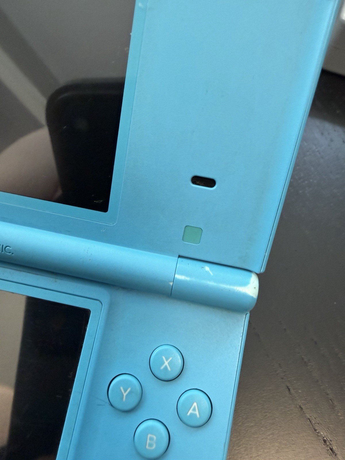 Nintendo DSi Handheld Game Console TWL-001 Aqua Blue w/Mario Kart *Read*