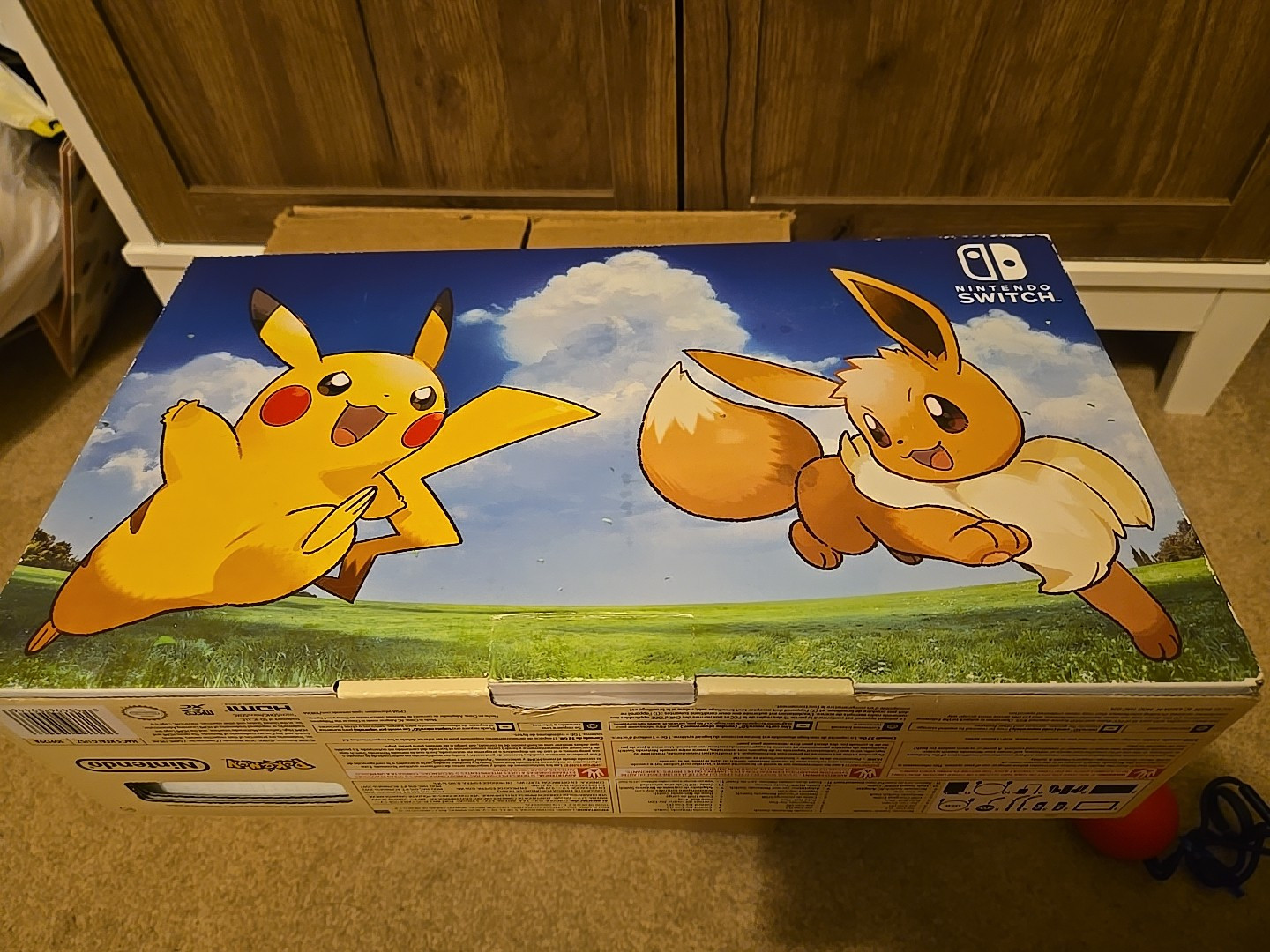 Nintendo Switch – Pokemon Let’s Go Eevee Edition Console w/Poke Ball Plus CIB