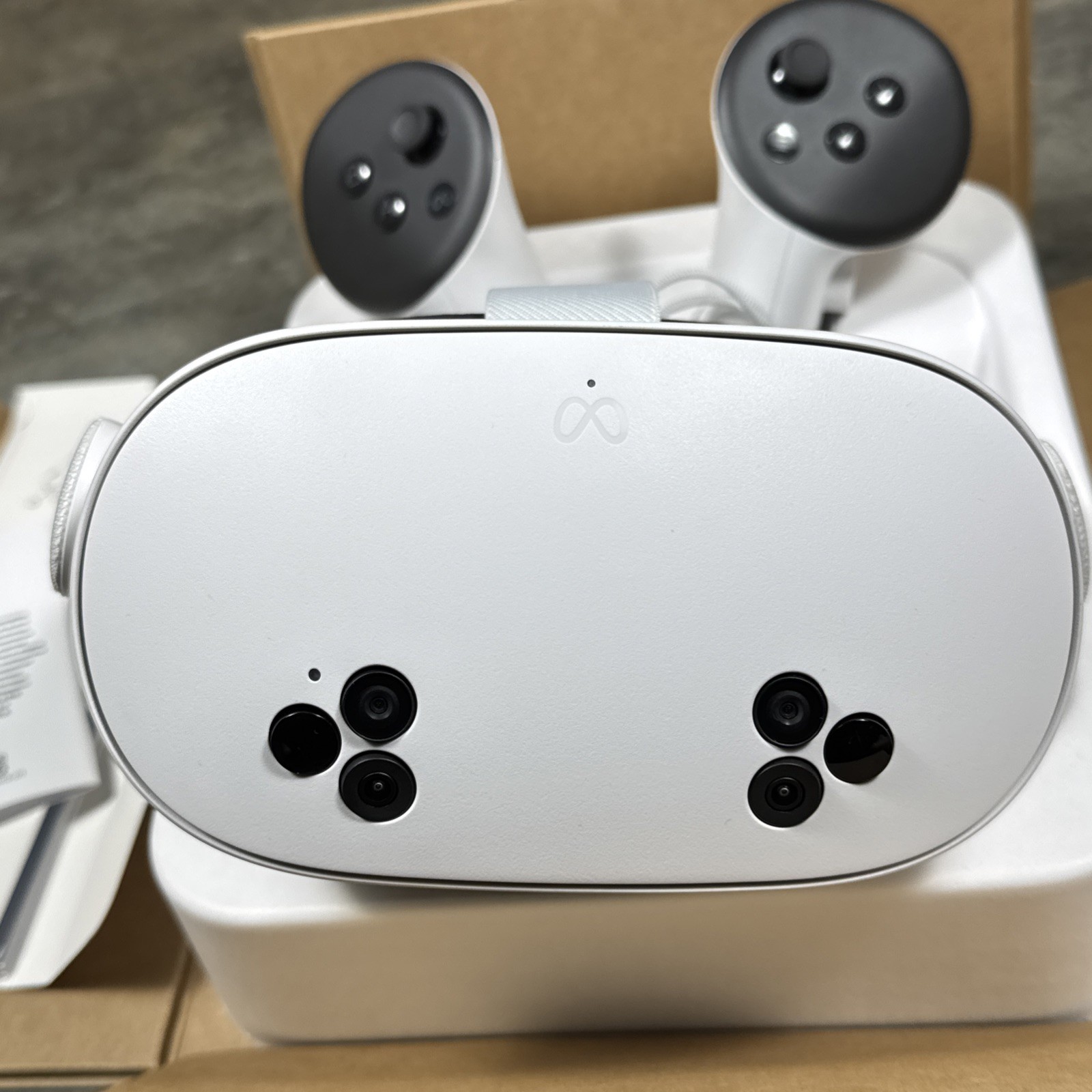 Meta Quest 3S 128GB White VR Headset & Controllers Complete Open Box & Cary Case