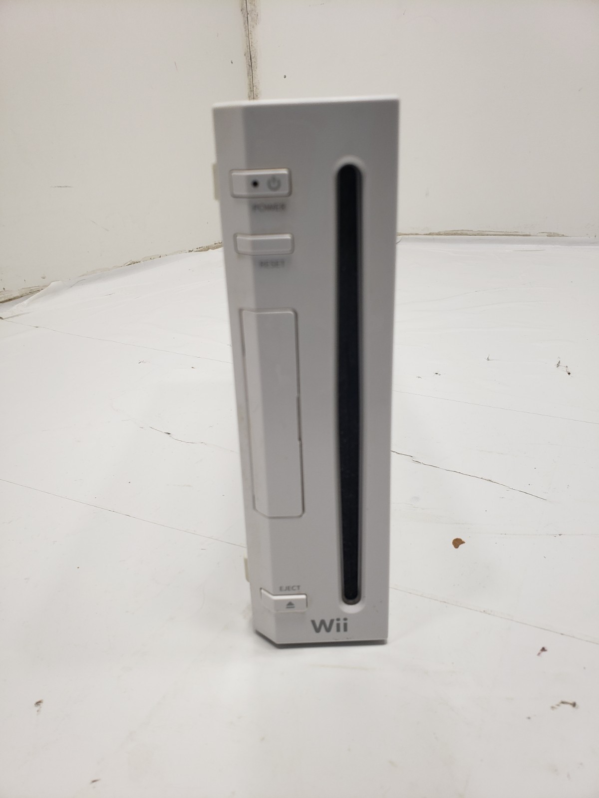 Nintendo Wii White Console With Microphone 1 Nunchuck Steering Wheel & Plug Ins