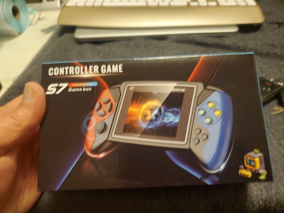 Controller Game S7 Game Box 5.7 inch Display Screen with TV Connect Black White
