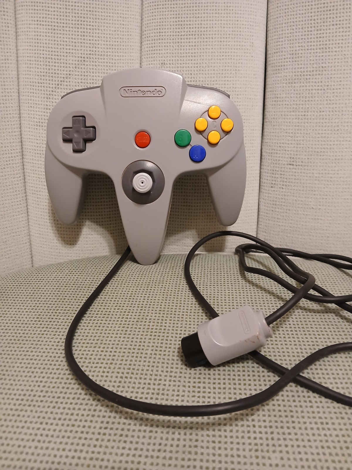 Nintendo 64 N64 Console w/ 2 Controllers, Power & AV cords *Tested & Works*