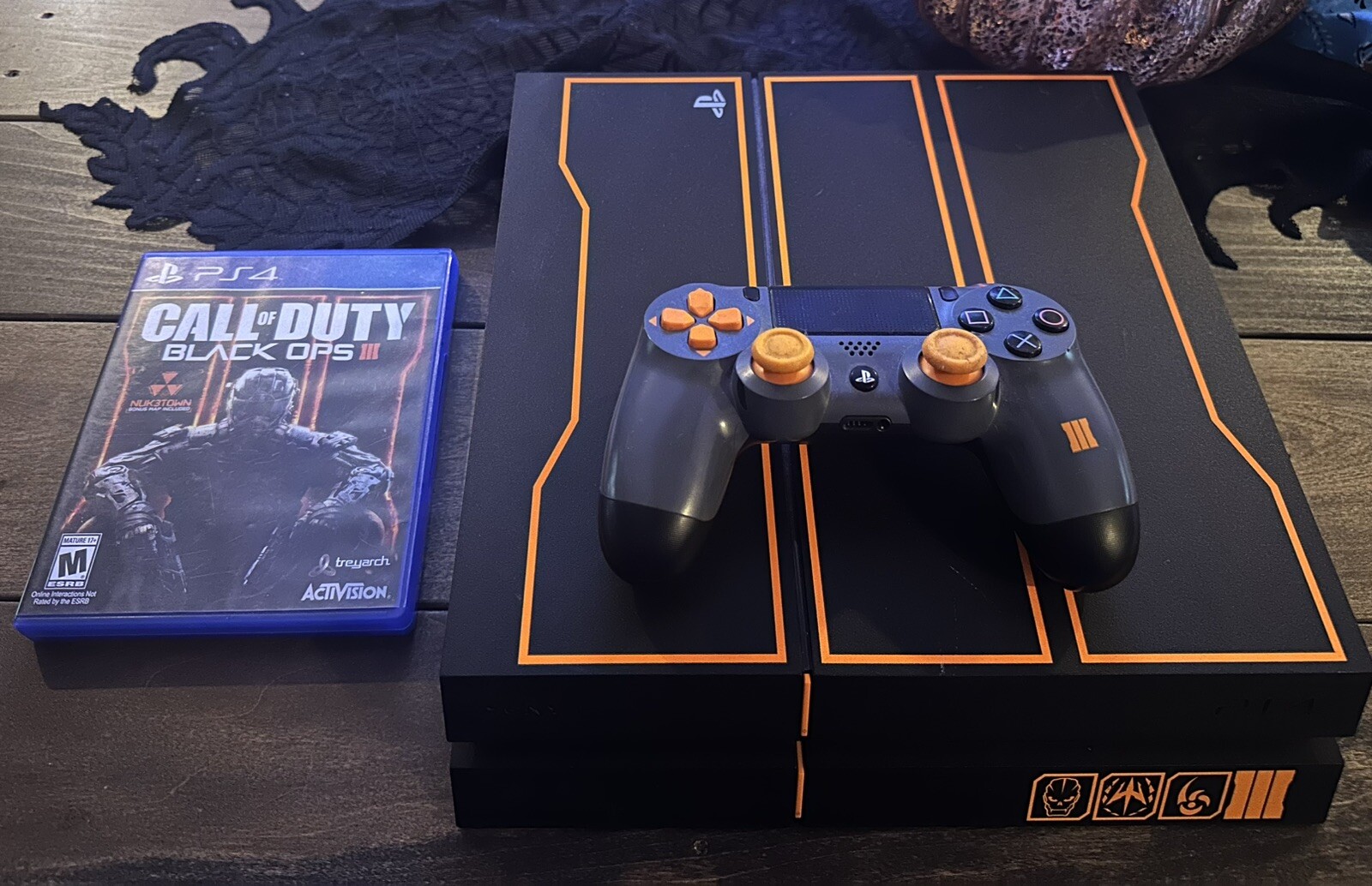 PS4 Limited Edition Call Of Duty Black Ops 3 Console w/ game & Controller
