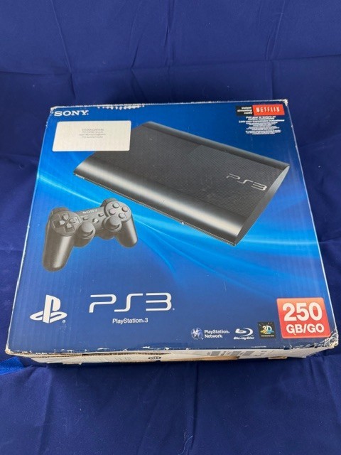 Sony PlayStation 3 250GB Console – Move Motion, 2 controllers and 22 Games