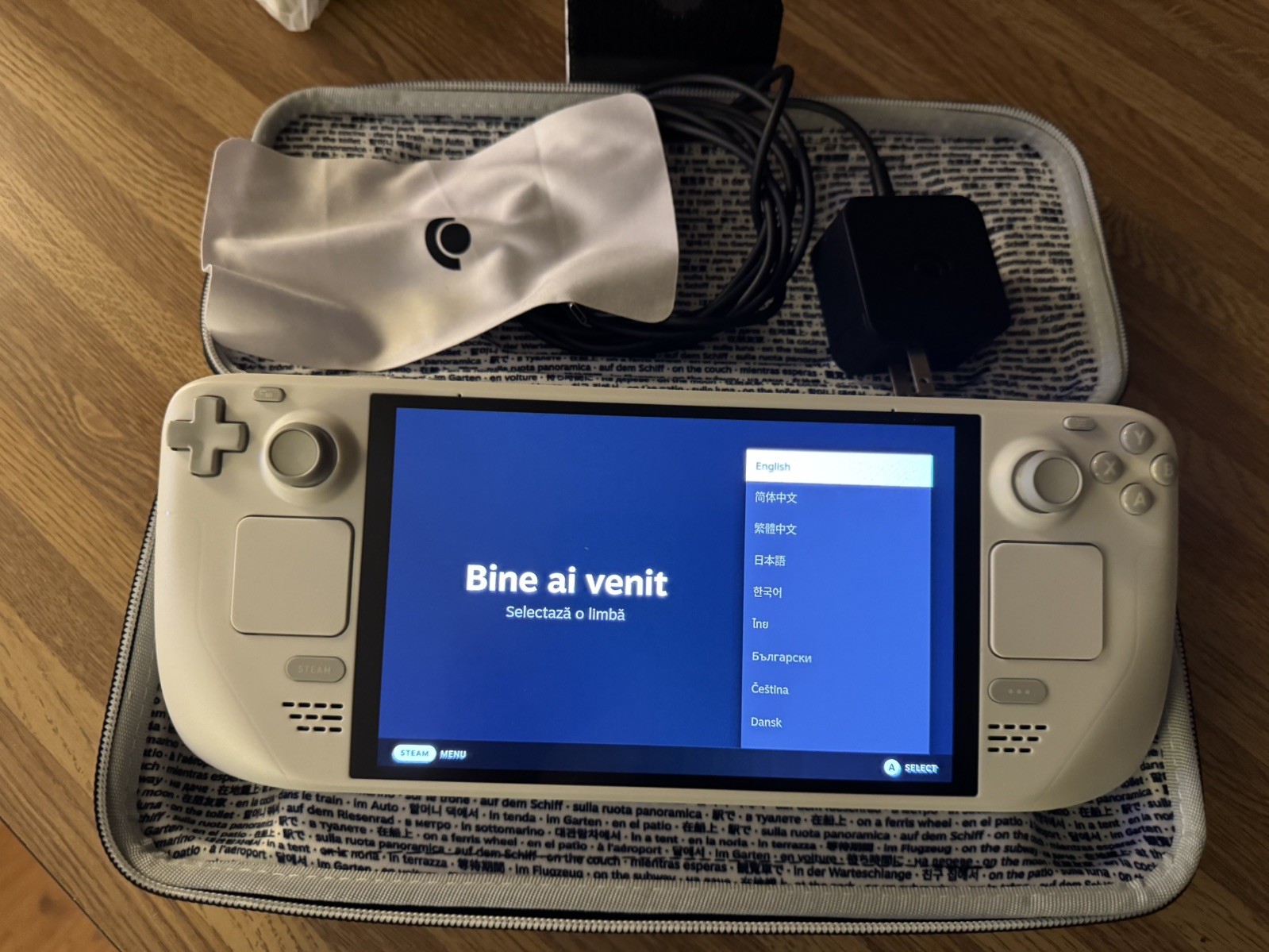 Valve Steam Deck OLED 7.4″ Custom AMD APU 0932 16GB RAM 1TB White 1030 w/ Case