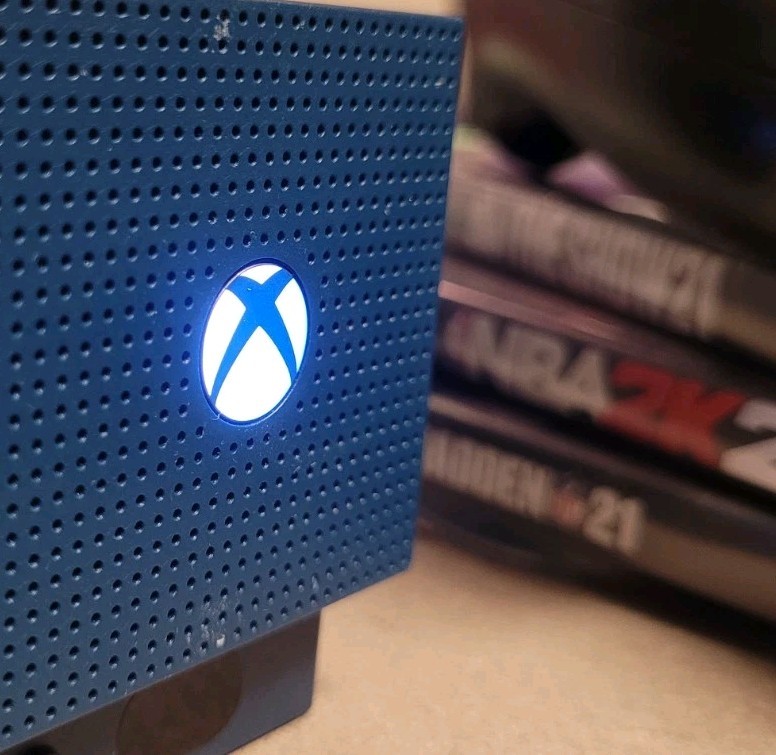 Microsoft Xbox One S 1681 Gears Special Edition 500GB Deep Blue Console Bundle