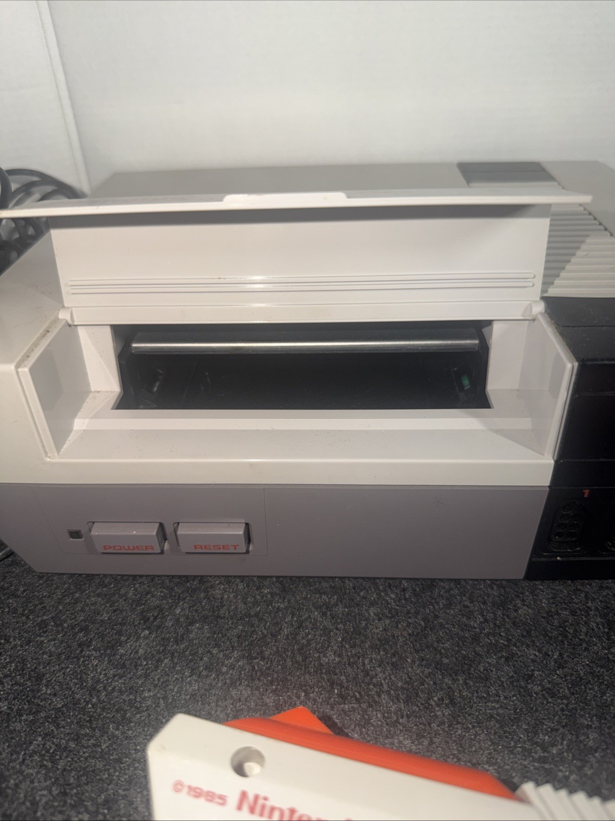 Nintendo NES Console Original TESTED Bundle W Games 3 controllers + Zapper .