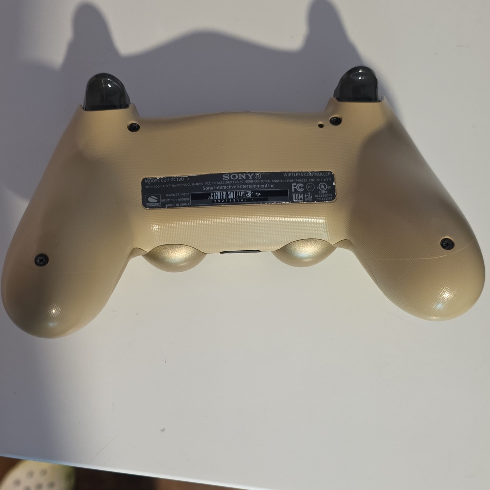 Sony PlayStation 4 PS4 CUH-1215A Black 500GB Wi-Fi 1080p Console Gold Controller