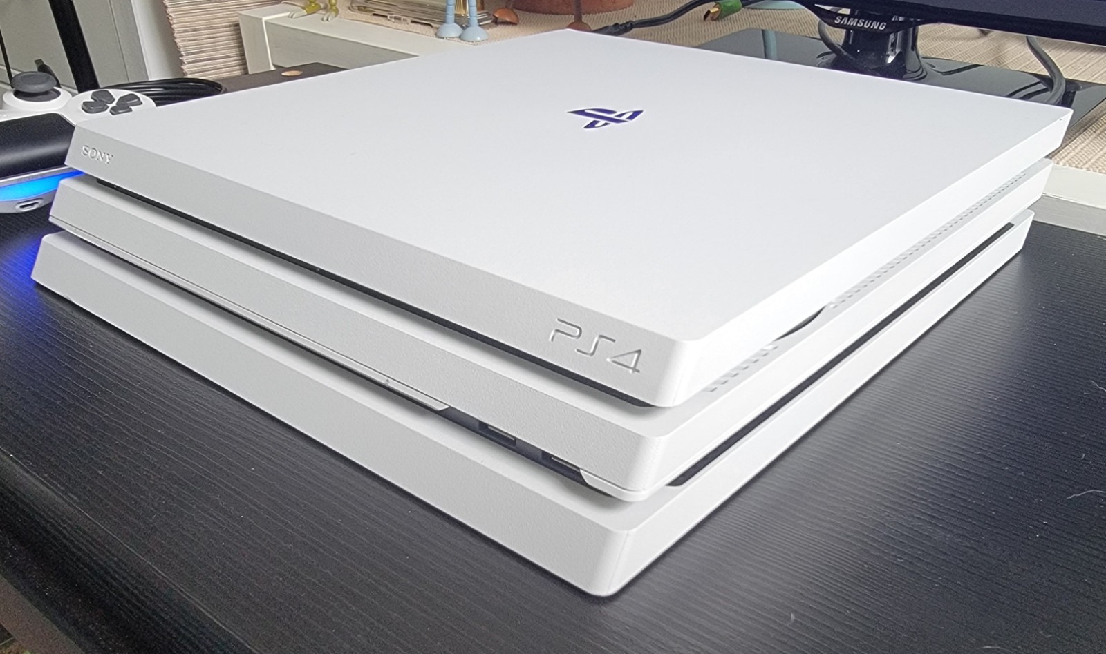 Sony PS4 PlayStation 4 Pro CUH-7015B 1TB Console 2 Controllers 4 Games FW 13.50