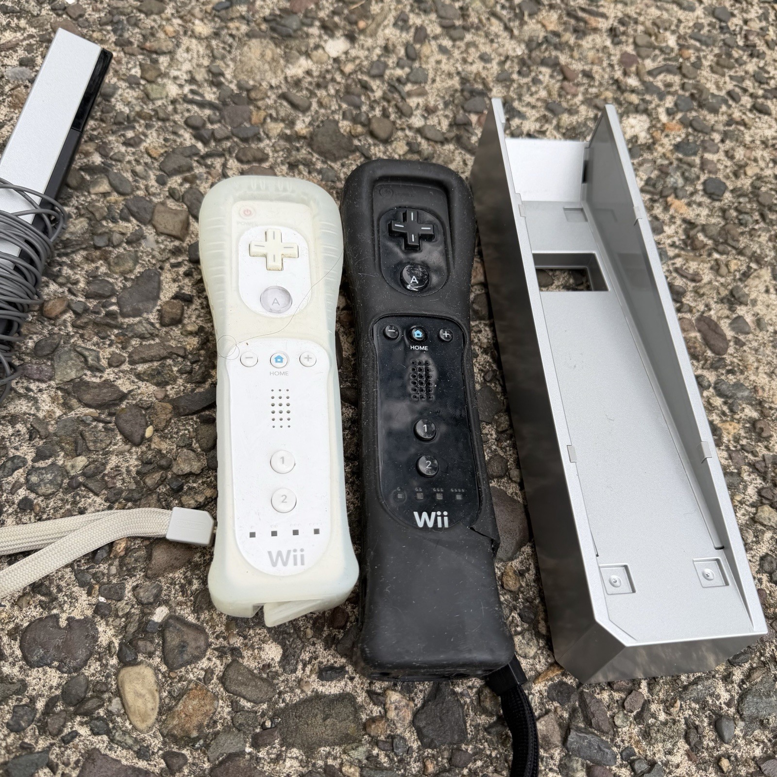 Nintendo Wii RVL-001(USA) Console Bundle – White