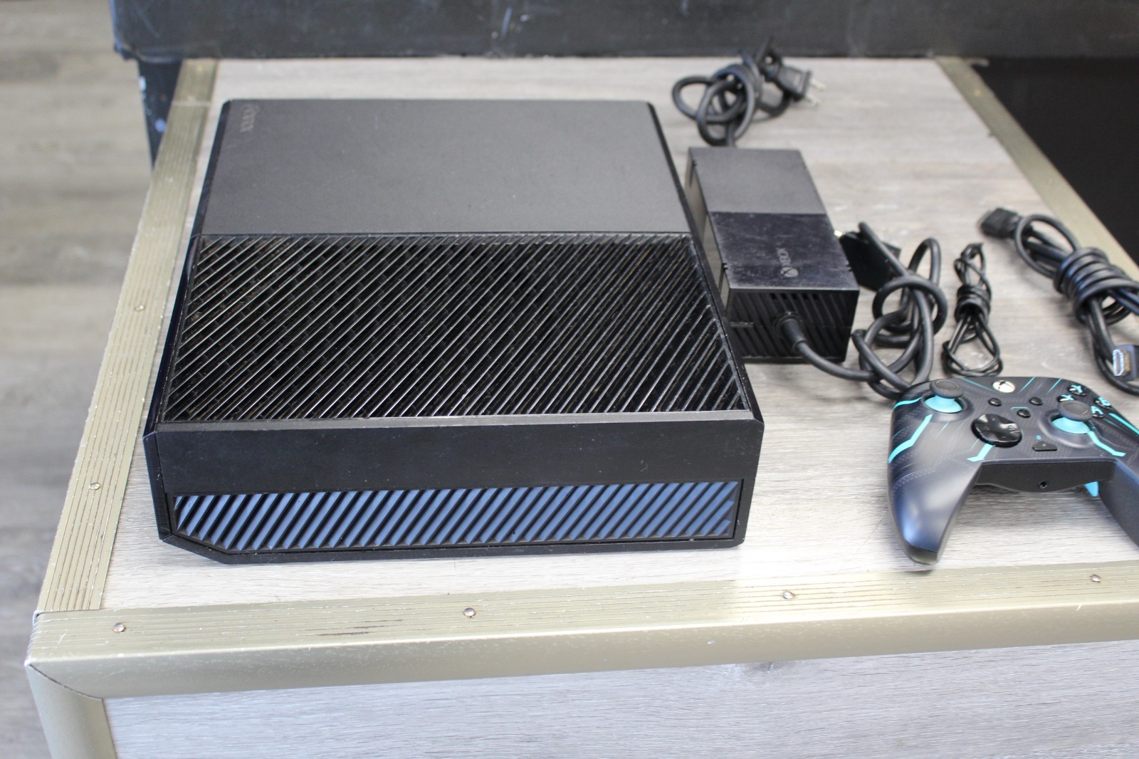 Microsoft Xbox One 500GB Console Original – Black with Wired Controller