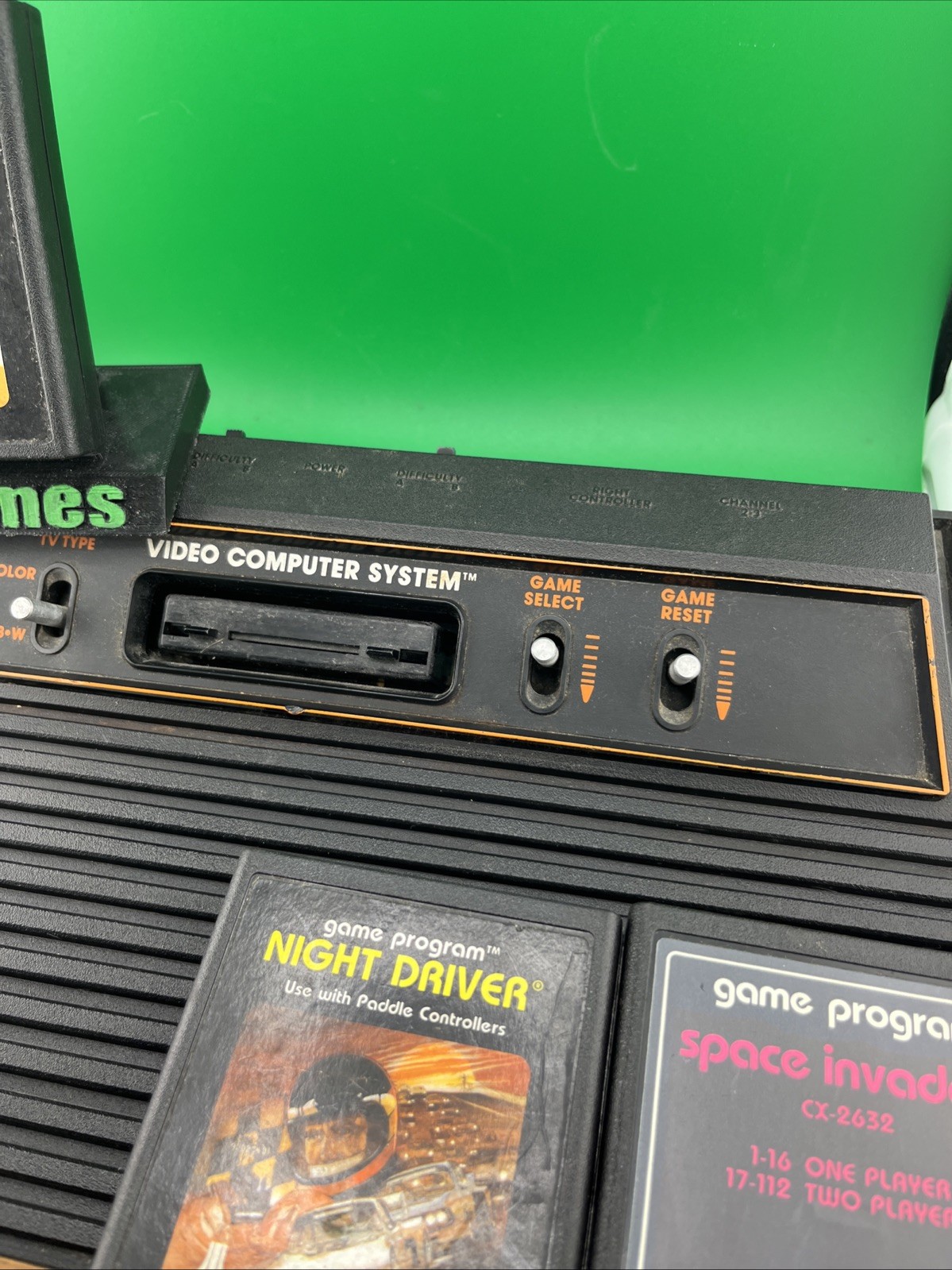 Vintage Atari 2600 Video Computer Gaming System With 7 Games & 1 Joysticks((T34)