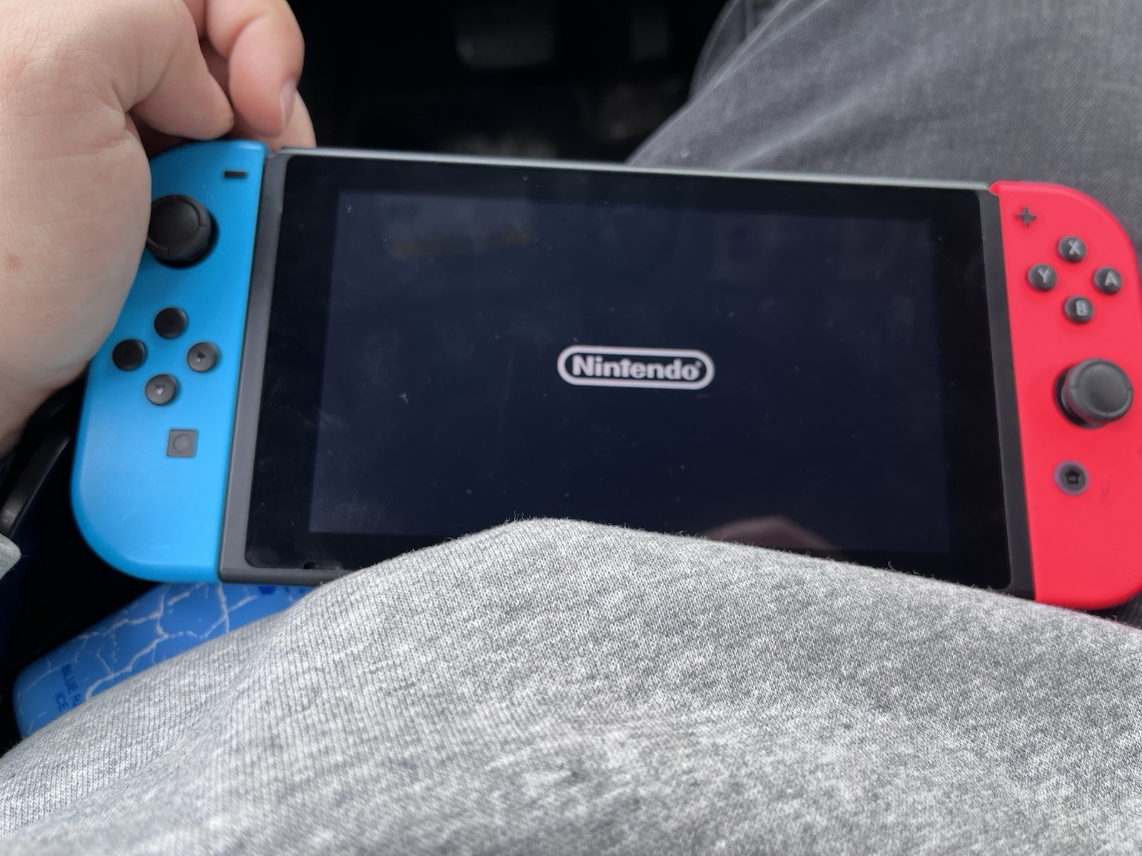 Nintendo Switch HAC-001(-01) Console Wi-Fi Blue Red Joy-Con USB-C Headphone Jack