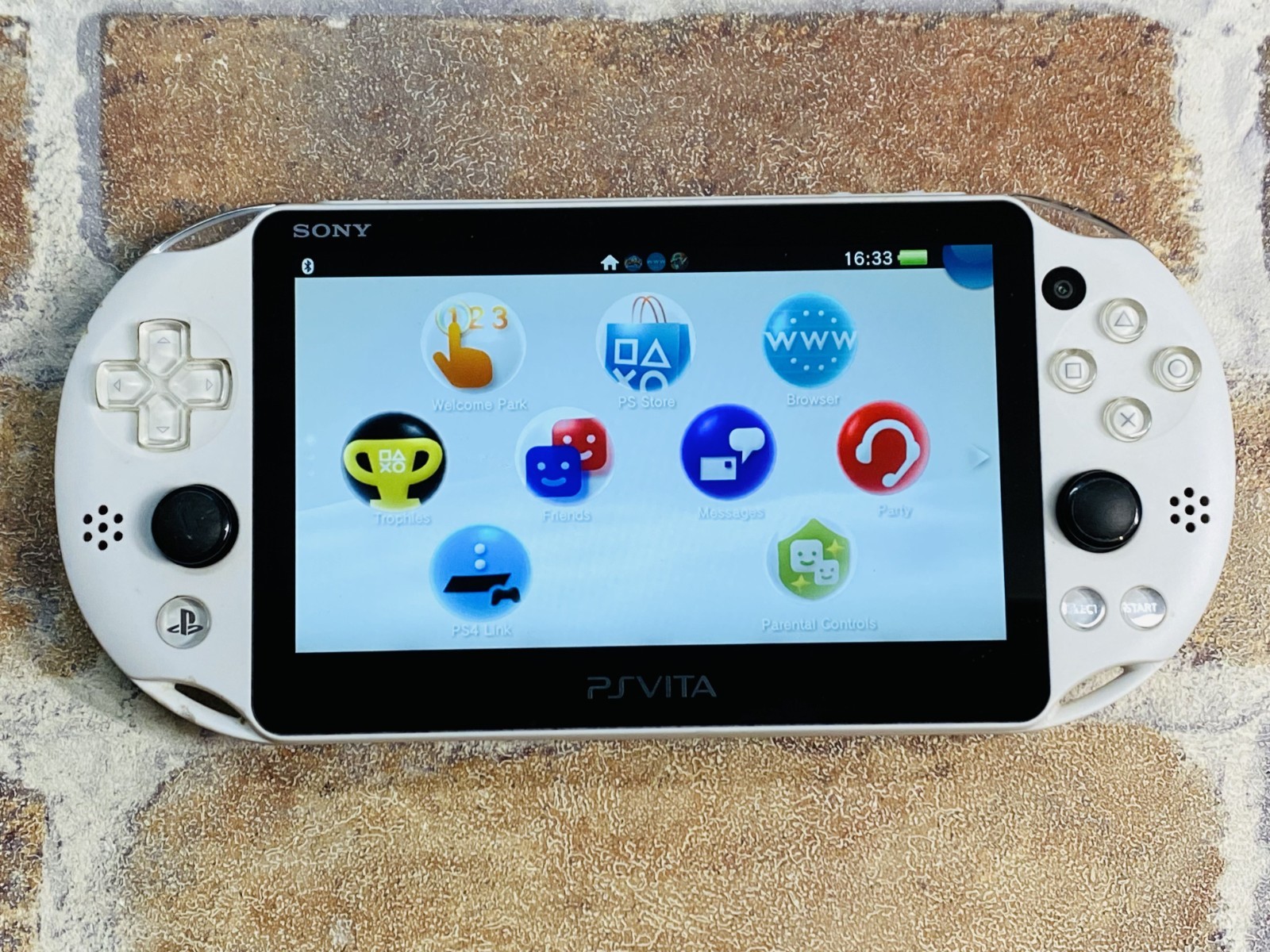 PS Vita Glacier White PCH-2000 SONY PlayStation Japan 8GB Charger 2 Games DDP