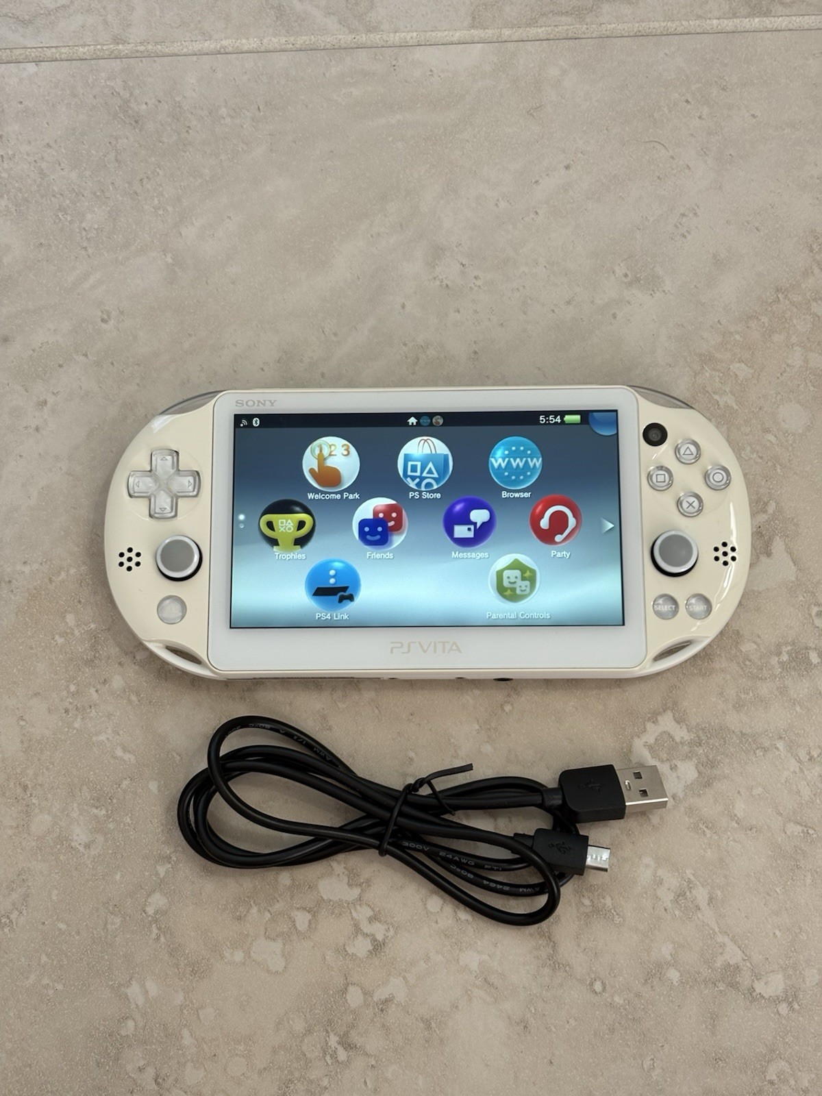 Sony PS Vita 2000 Slim PCH-2000 – White *Good* + Charger