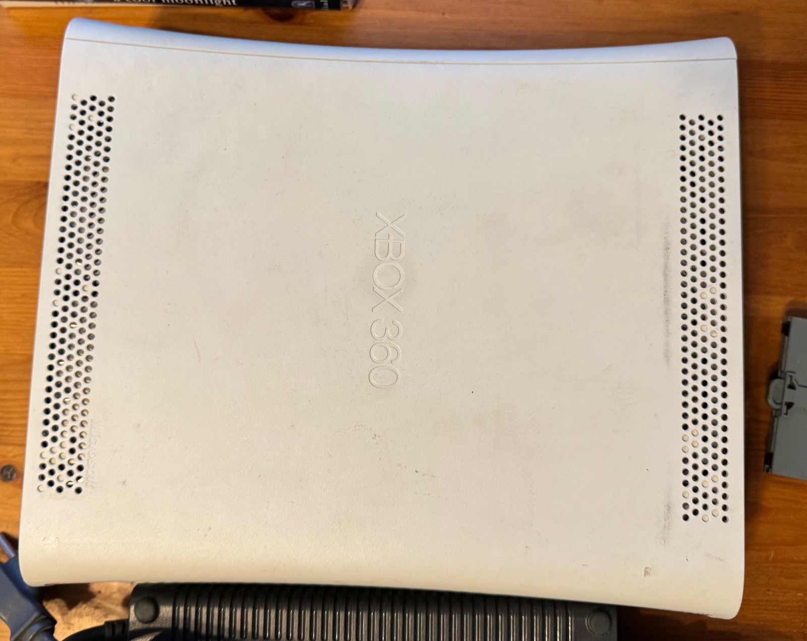 Microsoft Xbox 360 Console – White – Red Ring of Death for Parts or Repair.