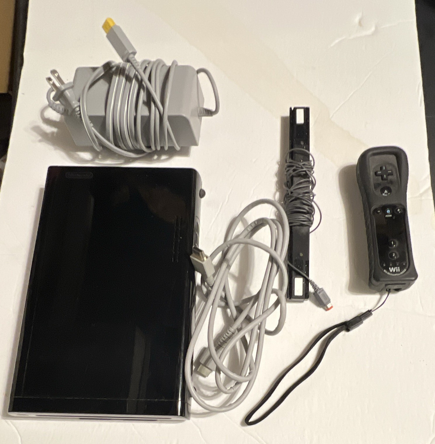 Nintendo Wii U 32GB Black WUP-101(02) GamePad Wii Remote HDMI Wi-Fi 1080p