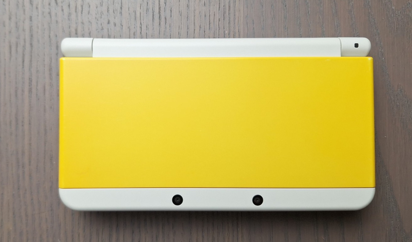Nintendo New 3DS White | Charger + 32GB SD Card | Region Free | USA Seller