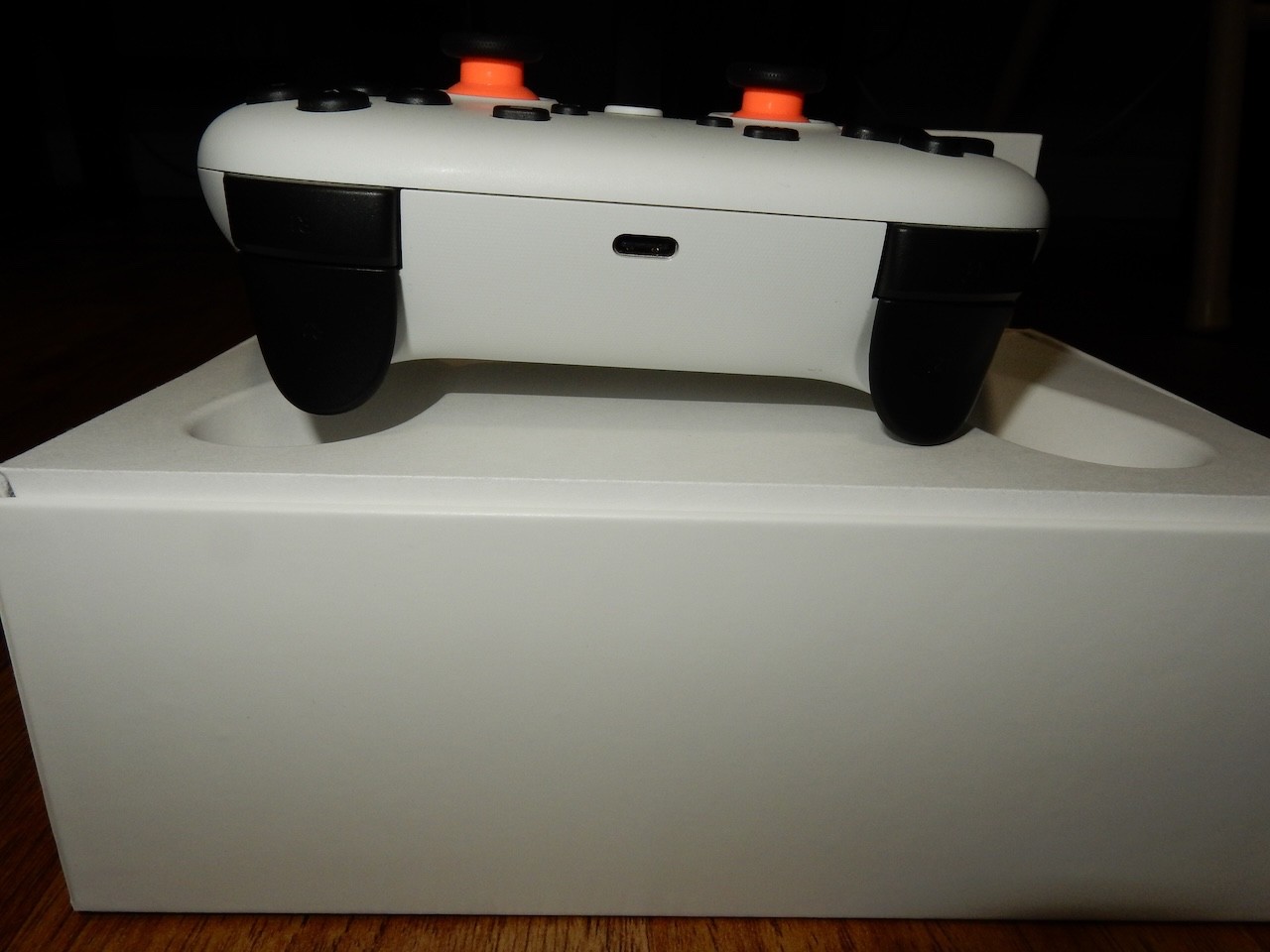 Google Stadia Premiere Edition (White) Complete with Chromecast Bluetooth