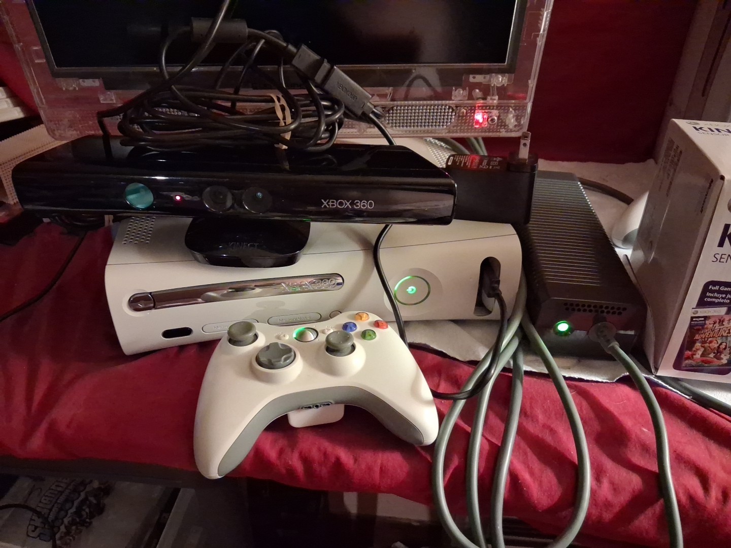 XBox 360 Pro White Console W/kinect Sensor 2 Controllers Play&charge Set In Box
