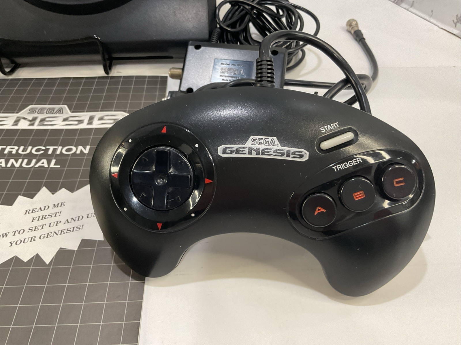 Sega 1991 Genesis Console w/Sonic The Hedgehog Game Cartridge