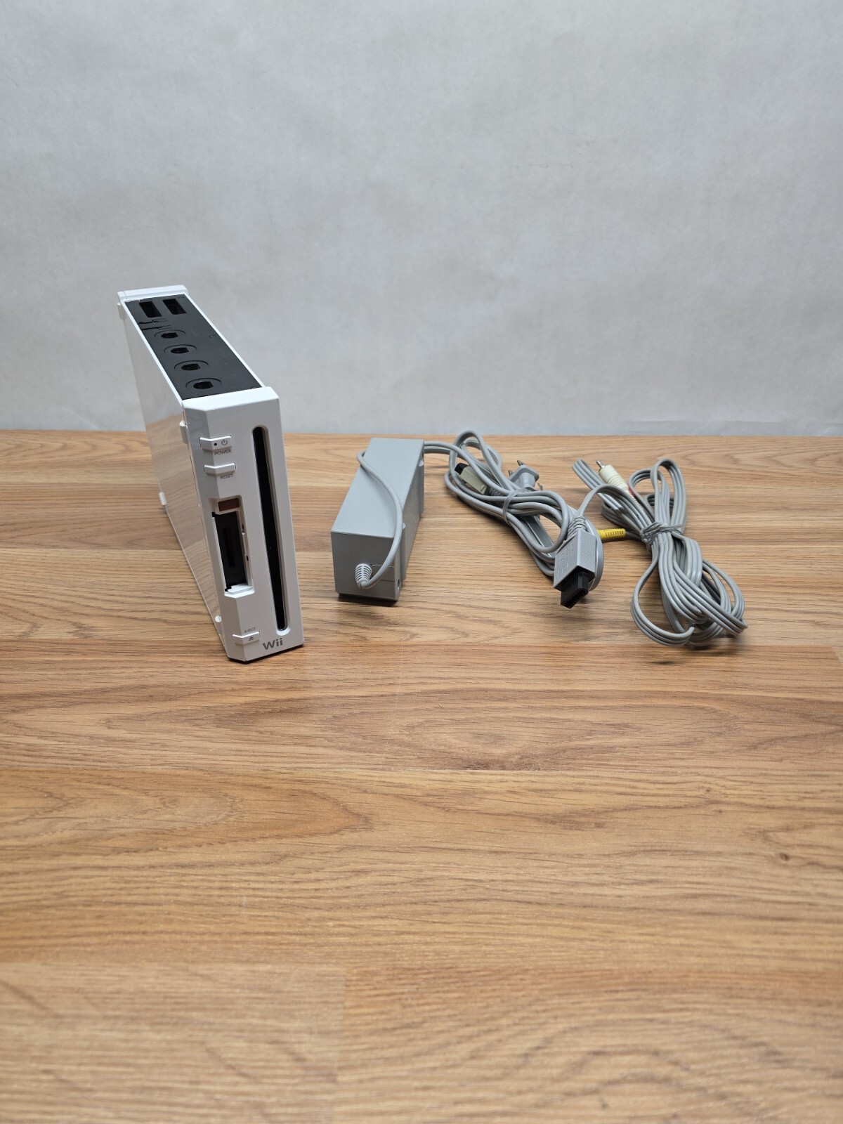 Nintendo Wii RVL-001 Console POWERS ON Power Supply And Tv Connection Untested