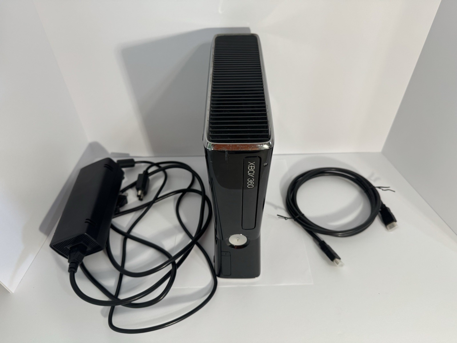 Microsoft Xbox 360 S Black 320GB Home Console HDMI NTSC-U/C 2011