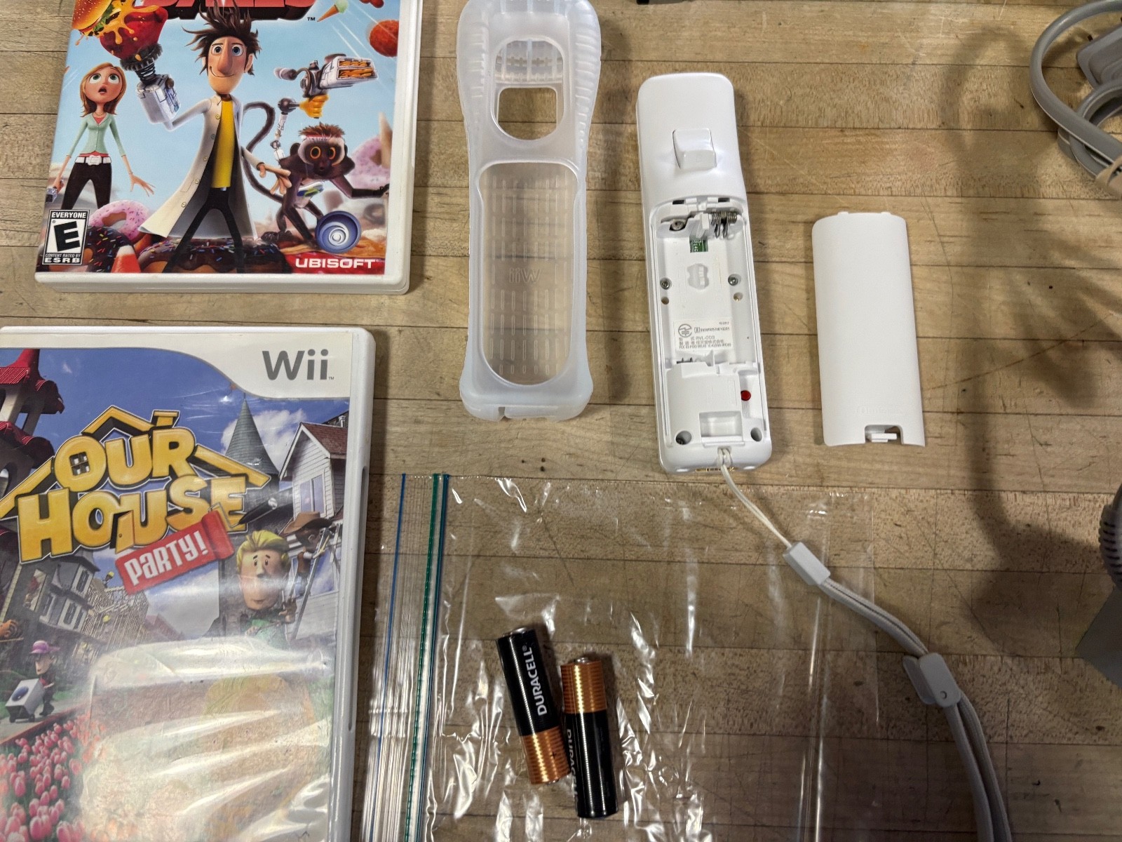 Wii Console Game w/ ALL Cords , Controller, RVL-001 USA *** with 3 Games ***