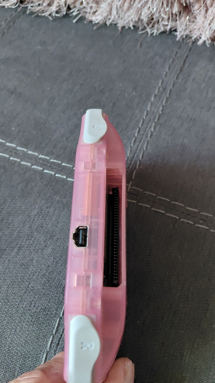 Nintendo Game Boy Advance 32MB Handheld System – Fuchsia Pink no tapa de bateria