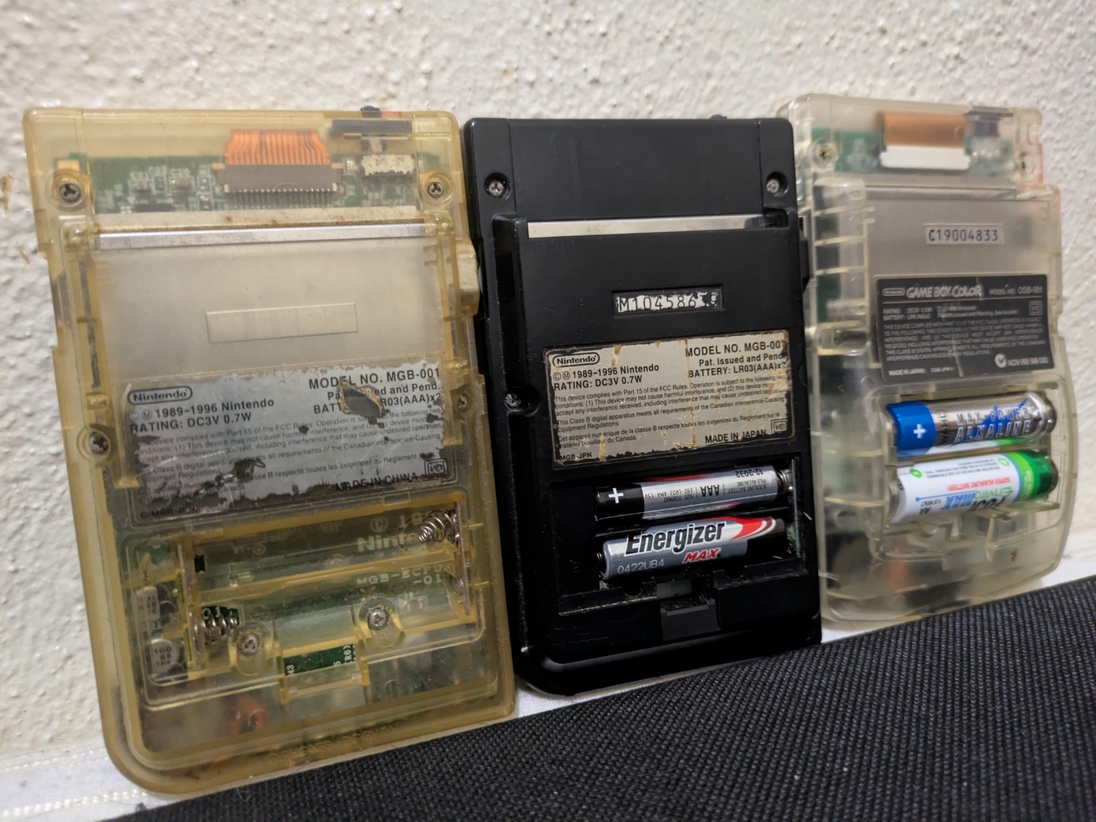 Nintendo Game Boy Color and Pocket lot (GB Color still turns on others untested)