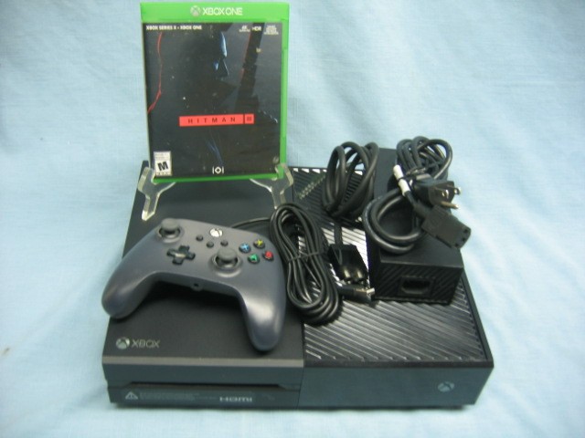 XBOX ONE Model 1540 1TB complete system + HITMAN III — EXCELLENT!!