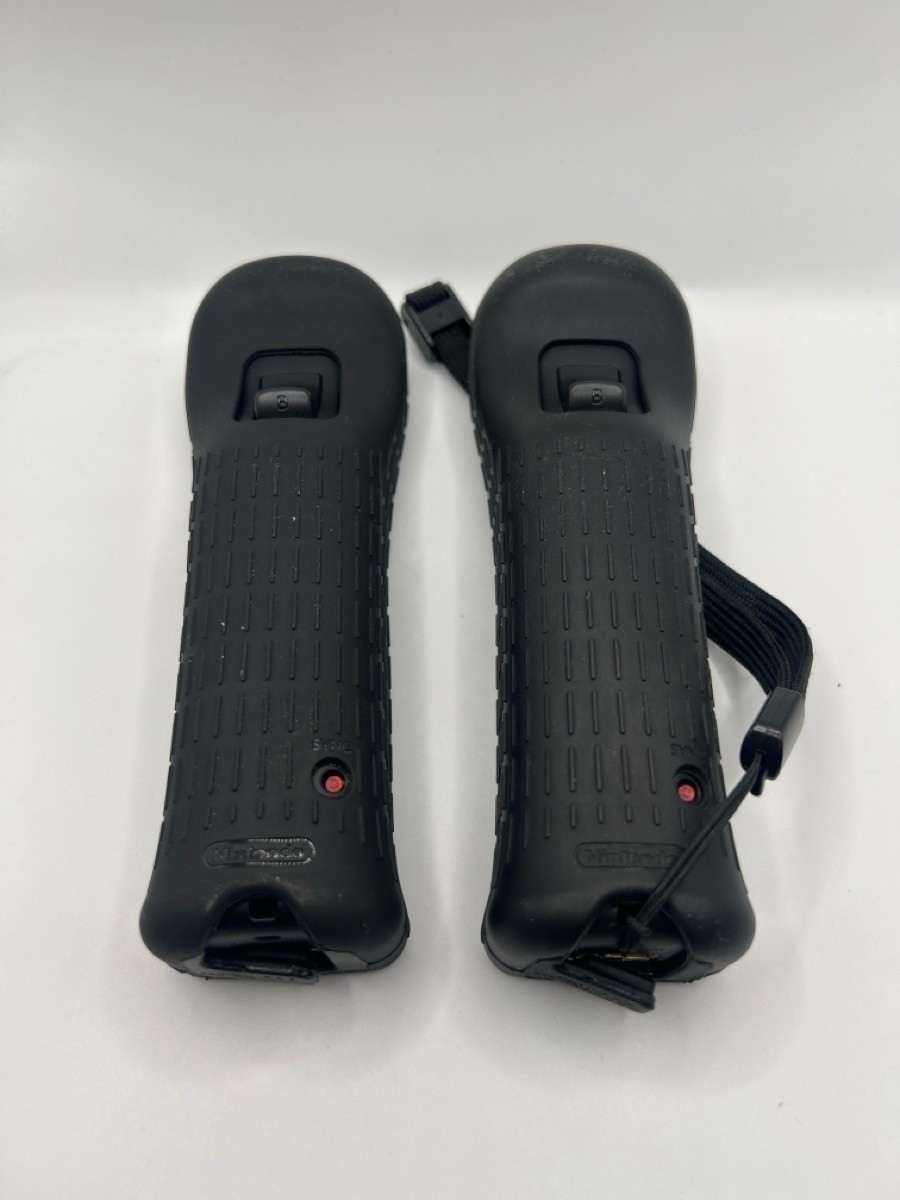 2 NINTENDO RVL-036 CONTROLLERS (SBL015848)