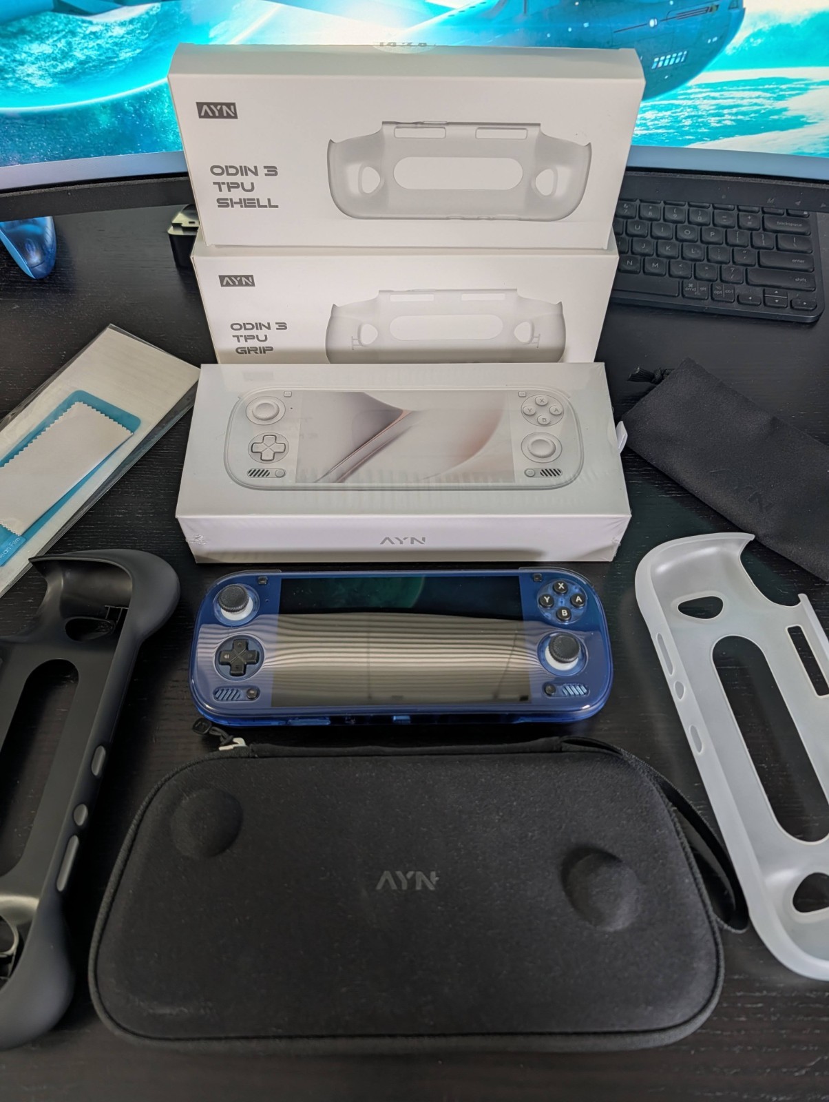 AYN Odin 3 Max – 16/512GB – Clear Blue – Grip, Shell, Case & More Included
