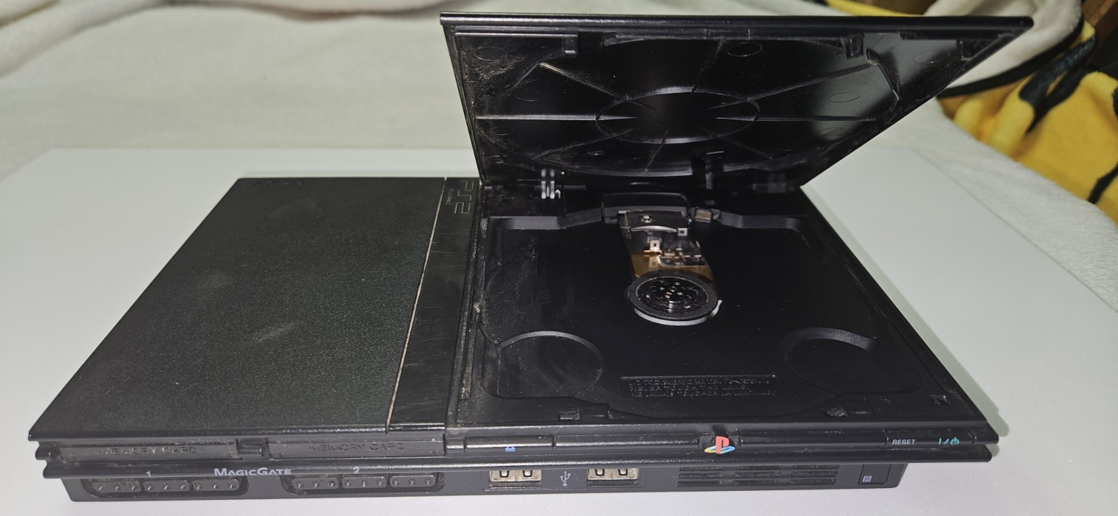 Sony PlayStation 2 Slim w/ COD 2 PS2 SCPH-70012