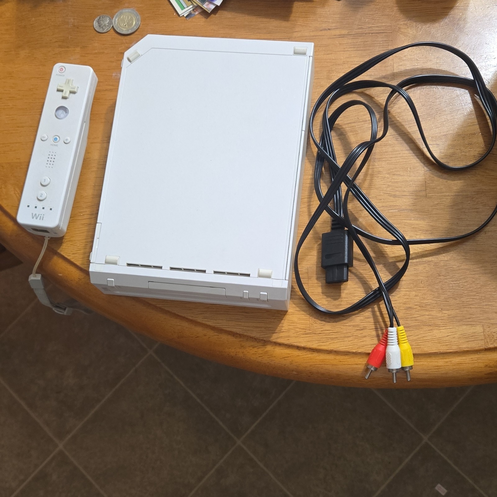 Nintendo Wii RVL-001 White NTSC 512MB 480p Wi-Fi w/ Remote & AV RCA Cable