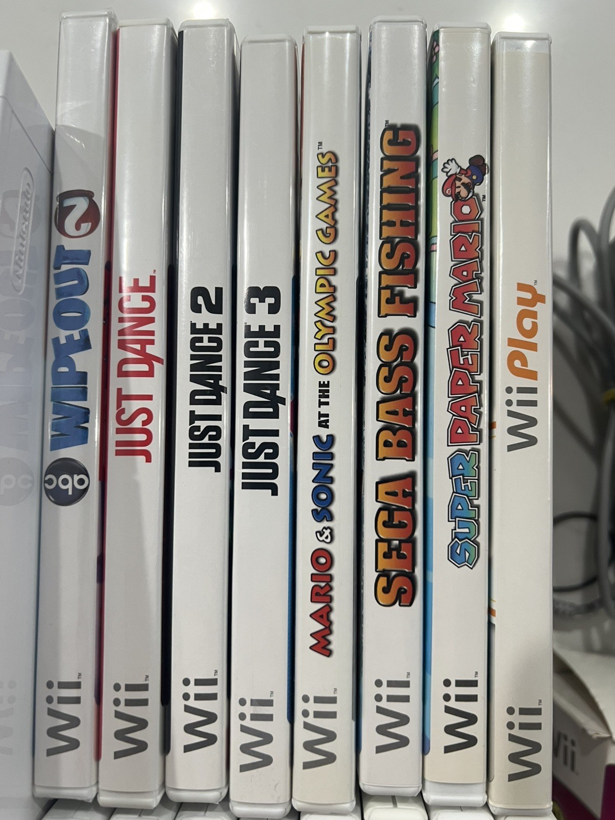 Nintendo Wii RVL-001 GameCube Compatible With 19 Games and More. Tested.