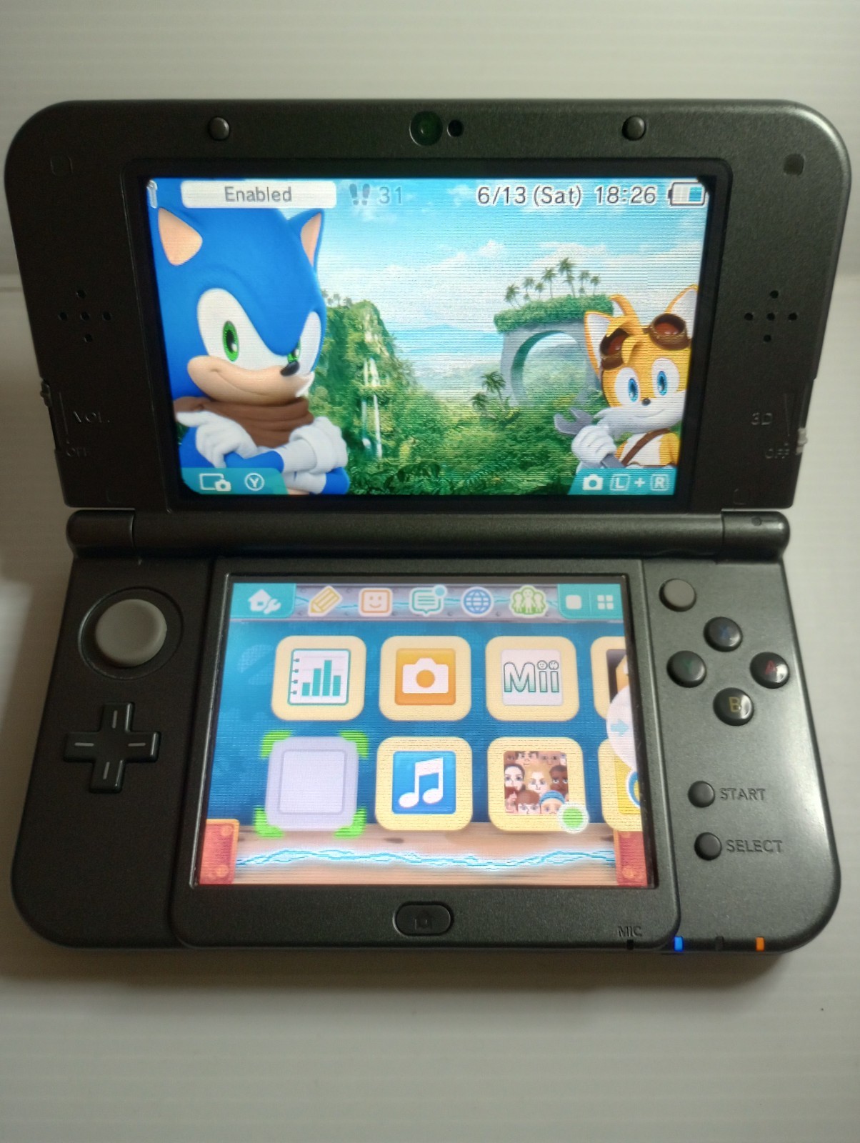Nintendo New 3DS XL Handheld Gaming System Black Gray Good Shape w/ Charger