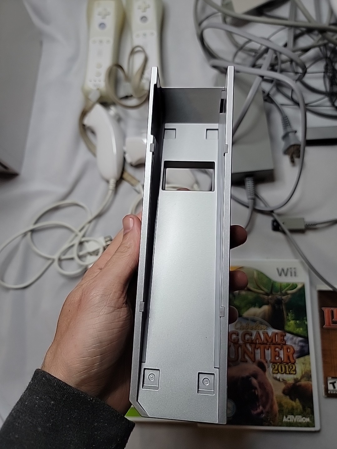 Nintendo Wii Console Bundle 3 Games 2 Remotes 2 Nunchuks Sensor Bar Cables