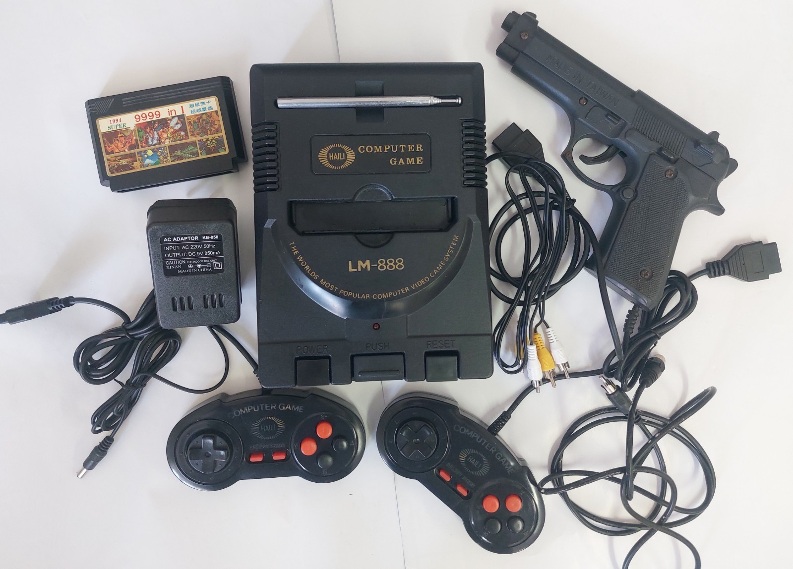 Haili LM-888 video game console from 90’s good condition full kit box games