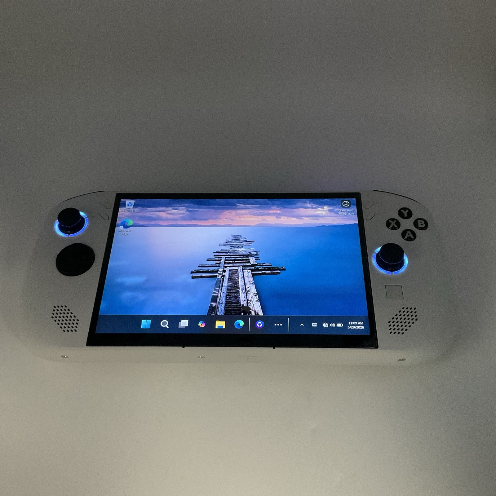 Lenovo Legion Go S Console AMD Ryzen Z1 Extreme 32GB Ram 1 TB Glacier White Case