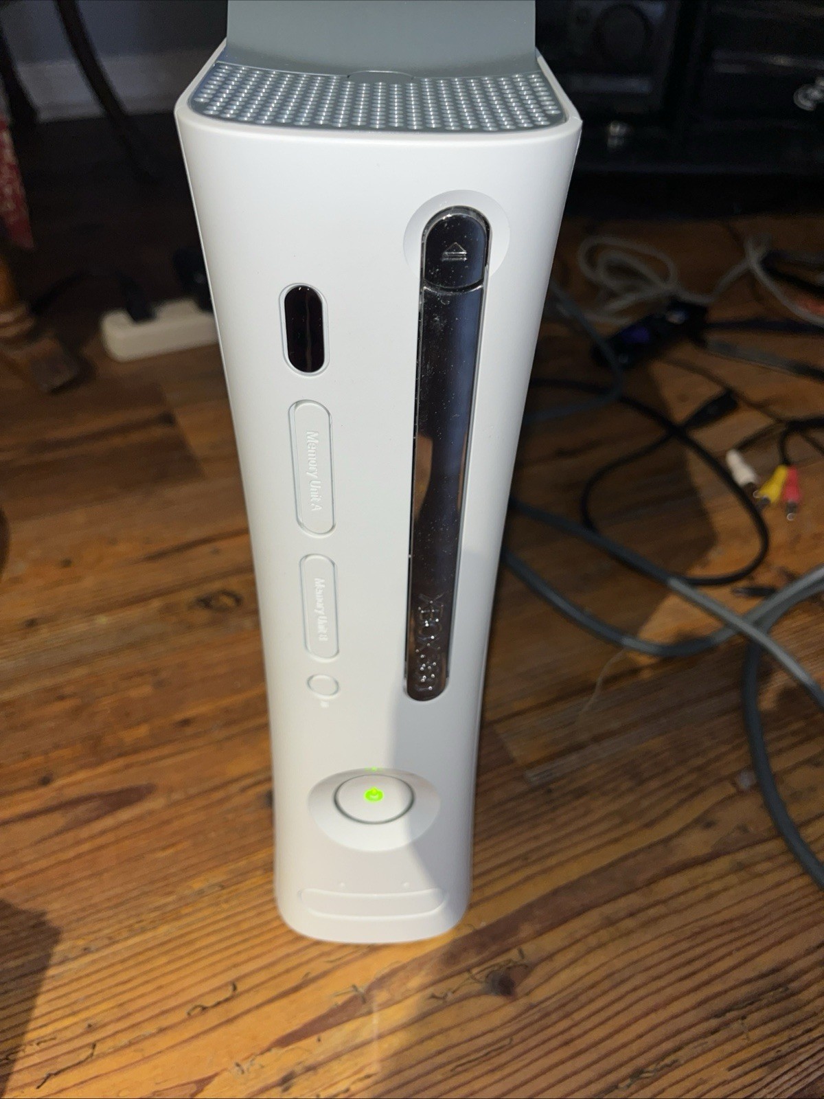 Xbox 360 White 60gb White Console bundle w/ games & Cords