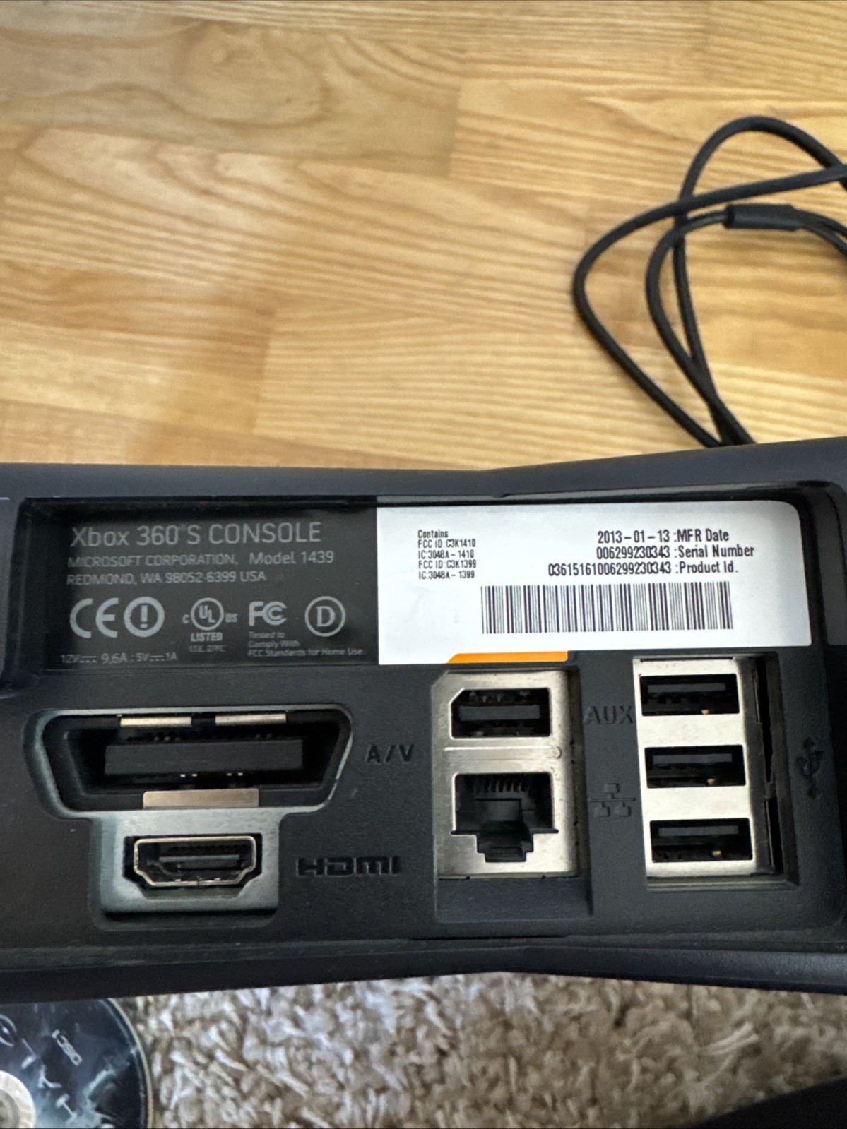 XBOX 360 S 250GB 1439 Model w/ Cables, Power Cord And Halo 4 Game